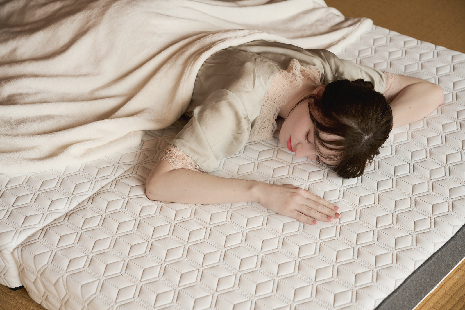至福のフィット感で、
朝まで満たされる眠りを。